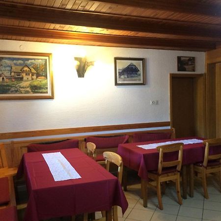 Готель Tourist Farm Pacnik Resnik Екстер'єр фото